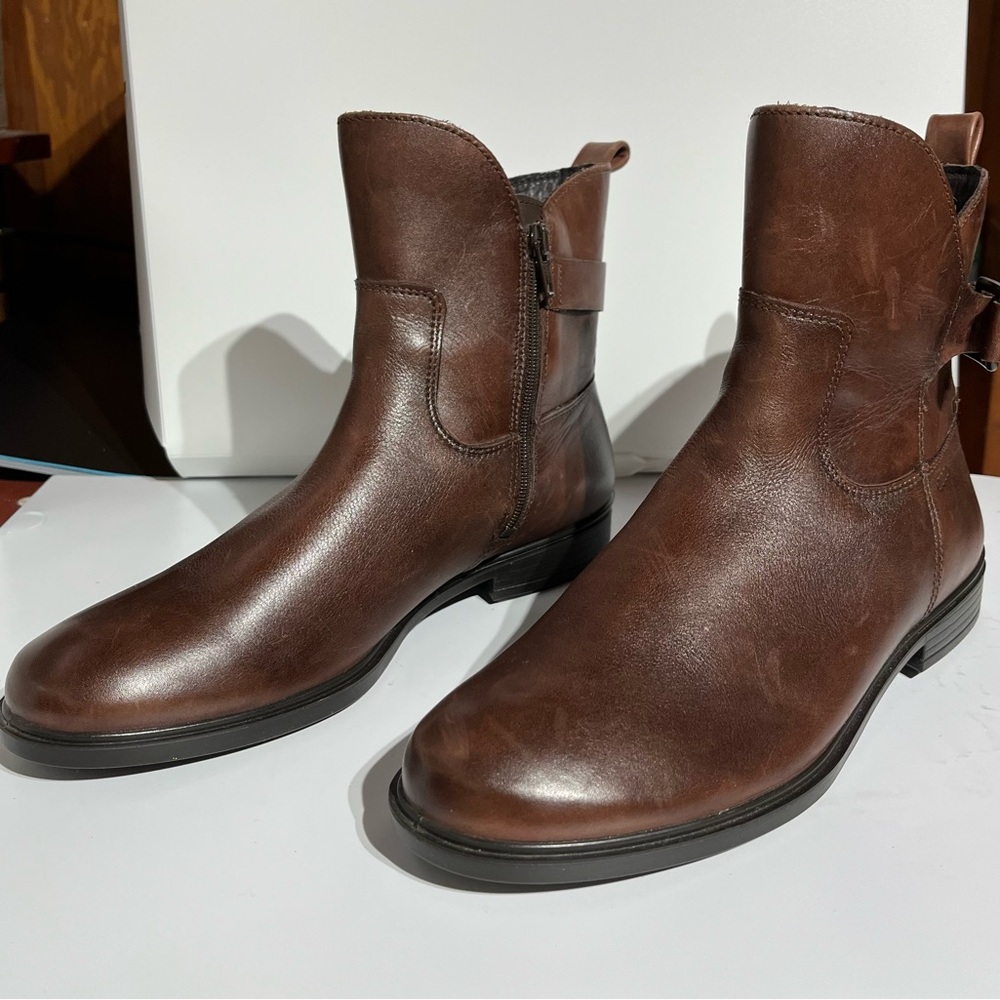 NWOT Ecco Brown Boots